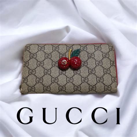 gucci チェリー財布